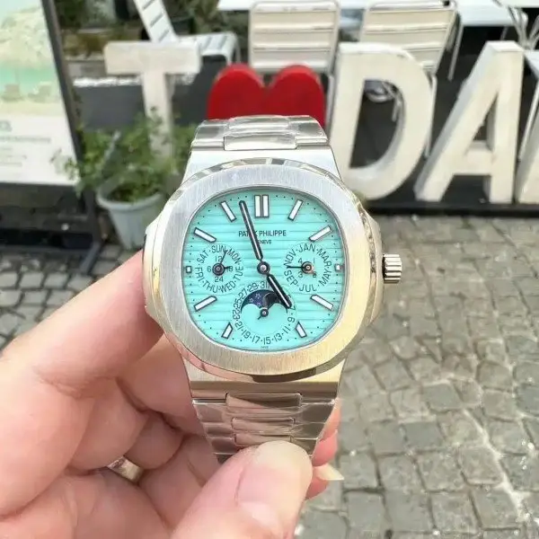 Patek Philippe Nautilus Calender Automatic - Image 4