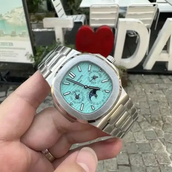 Patek Philippe Nautilus Calender Automatic - Image 2
