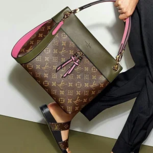 WOMEN'S HANDBAGS